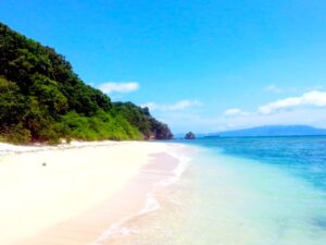 white sand beach destination for island hopping in Puerto Galera